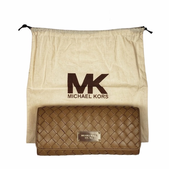 Michael Kors Handbags - Michael Kors Newburry Clutch